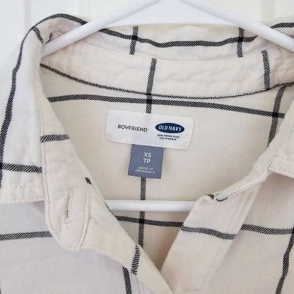 Old Navy Oversized Flannel Size XS White with Gray Windowpane Pattern - Picture 2 of 5